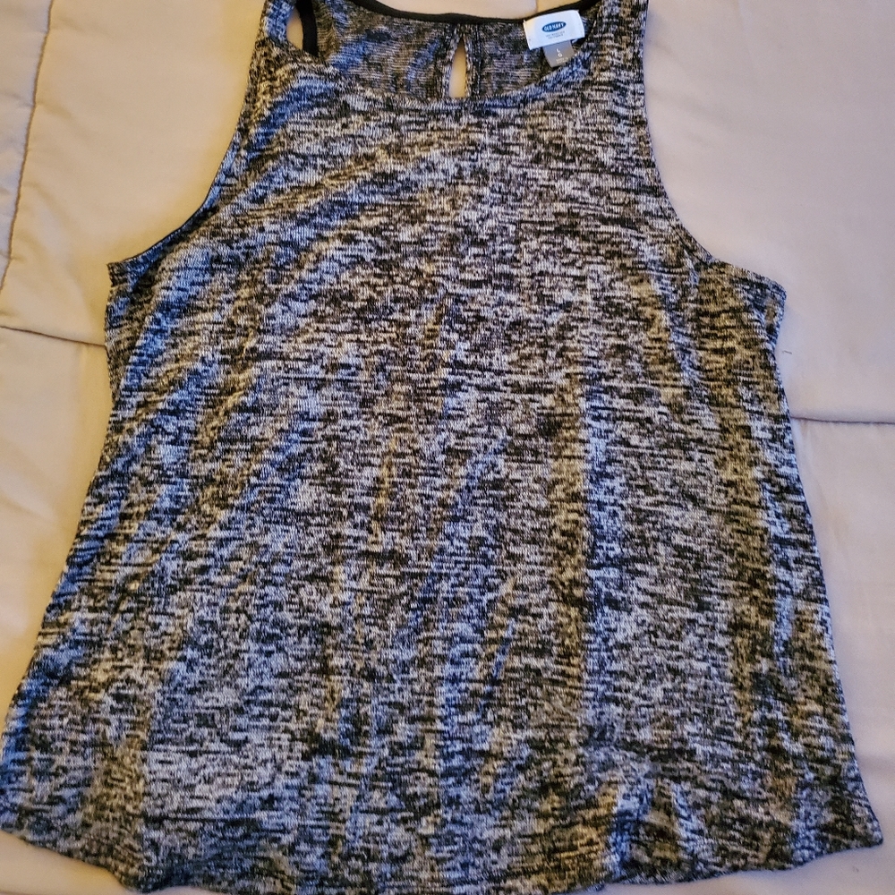Sleeveless shirt